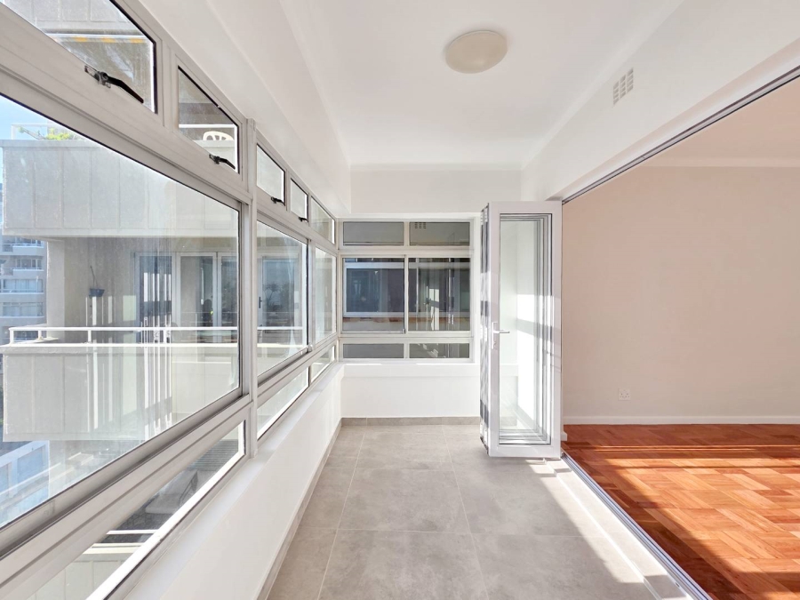 2 Bedroom Property for Sale in Sea Point Western Cape